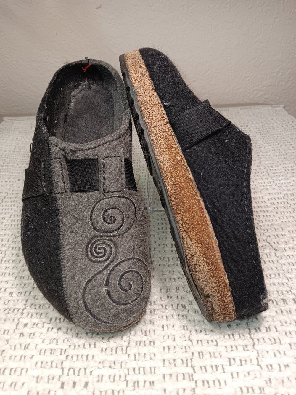 DAMAGED Haflinger 'Magic' Women's Charcoal Black Swirl Embroider Clogs sz 8 US